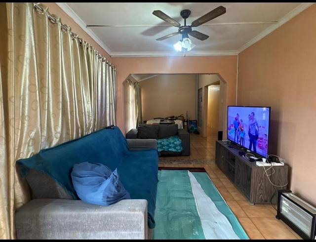3 BEDROOM HOUSE FOR SALE IN NEWLANDS WEST